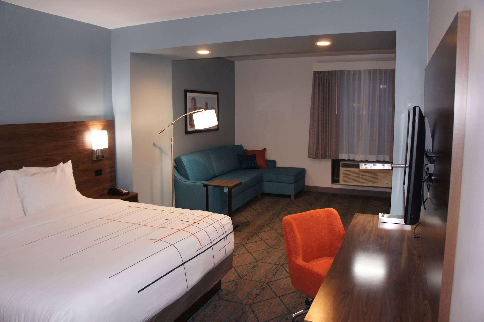La Quinta Inn & Suites By Wyndham Littleton-Red Rocks Exterior photo