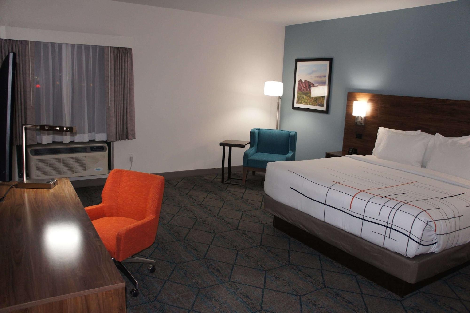 La Quinta Inn & Suites By Wyndham Littleton-Red Rocks Exterior photo